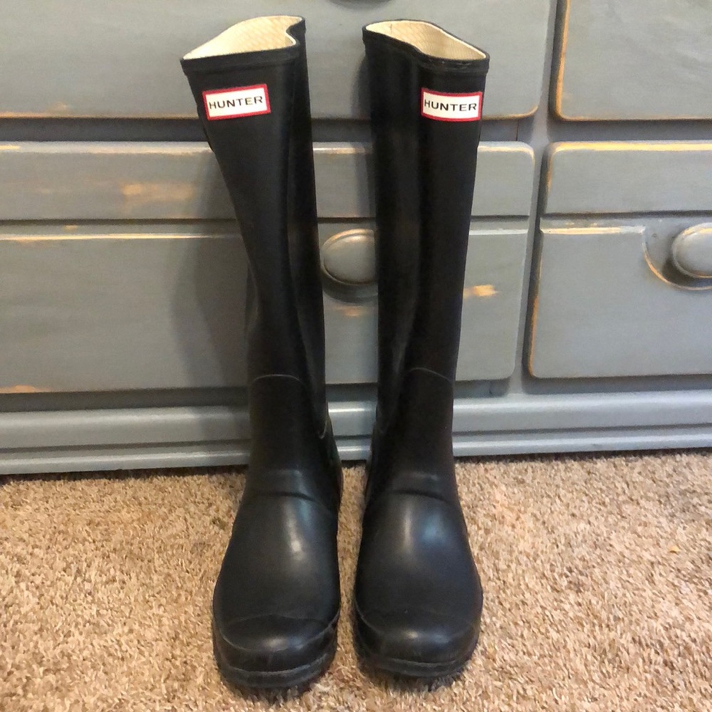 Size 9 Shinny black hunter boots